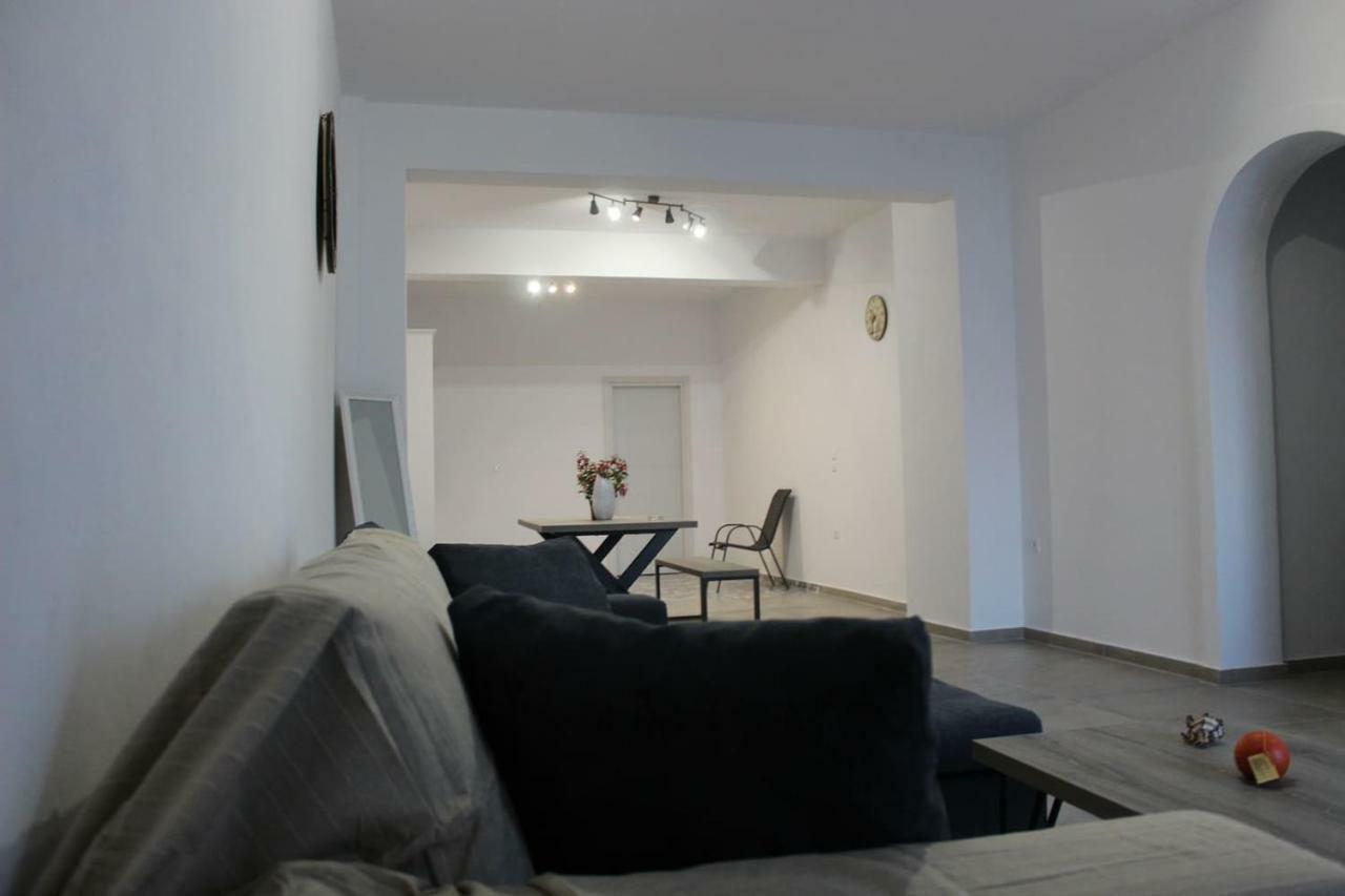 Papillon Villa Pera Gyalos ภายนอก รูปภาพ