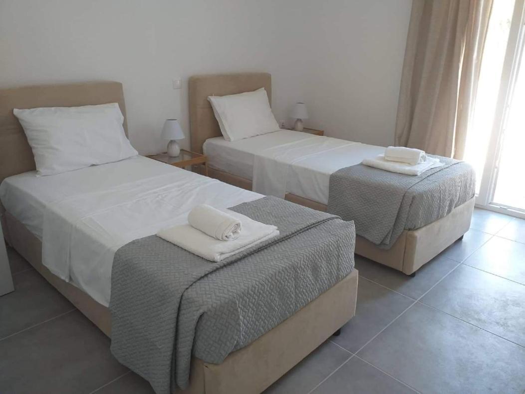Papillon Villa Pera Gyalos ภายนอก รูปภาพ